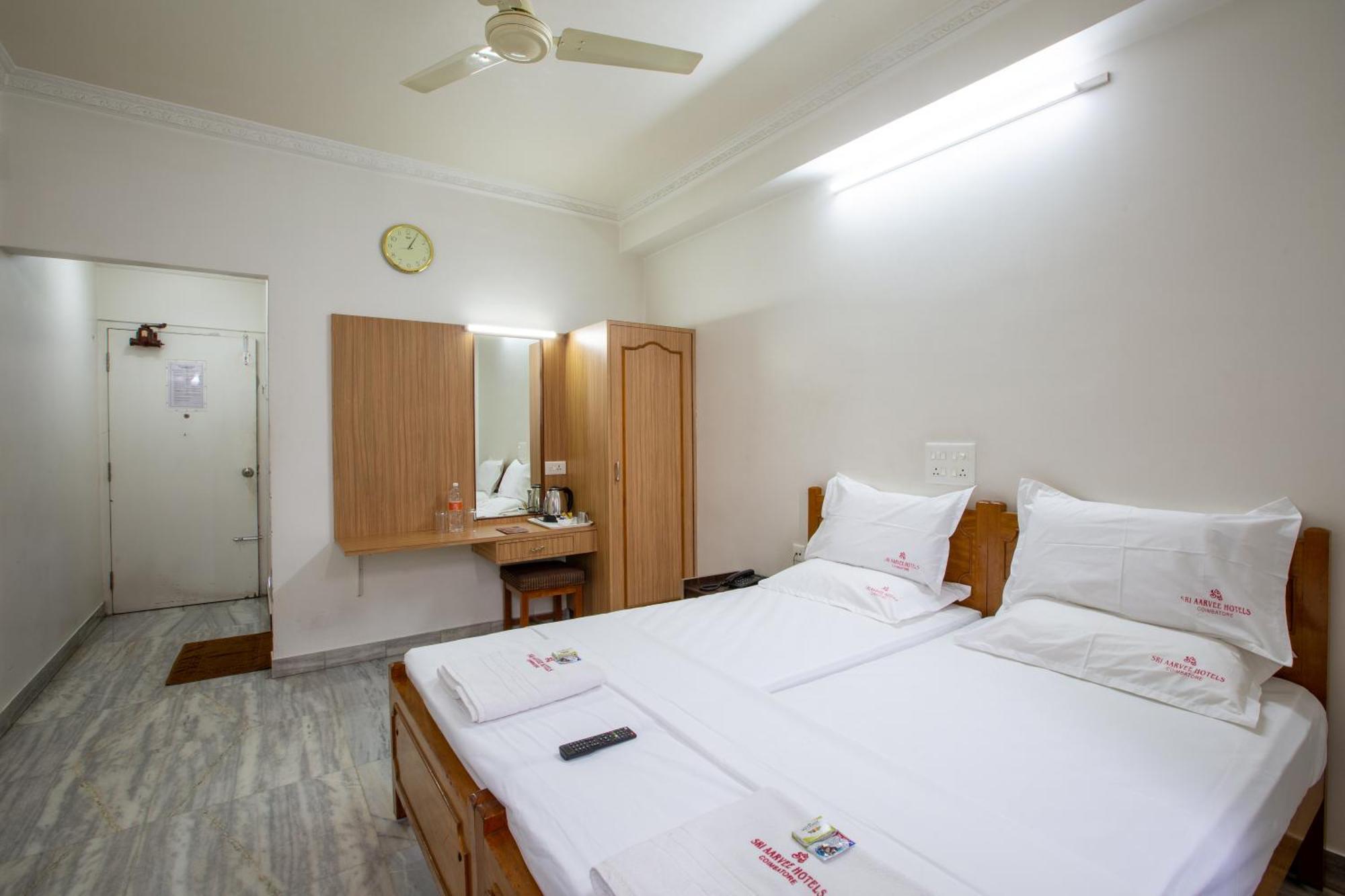 Sri Aarvee Hotels Coimbatore Bagian luar foto