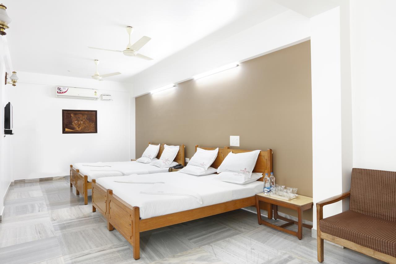 Sri Aarvee Hotels Coimbatore Bagian luar foto