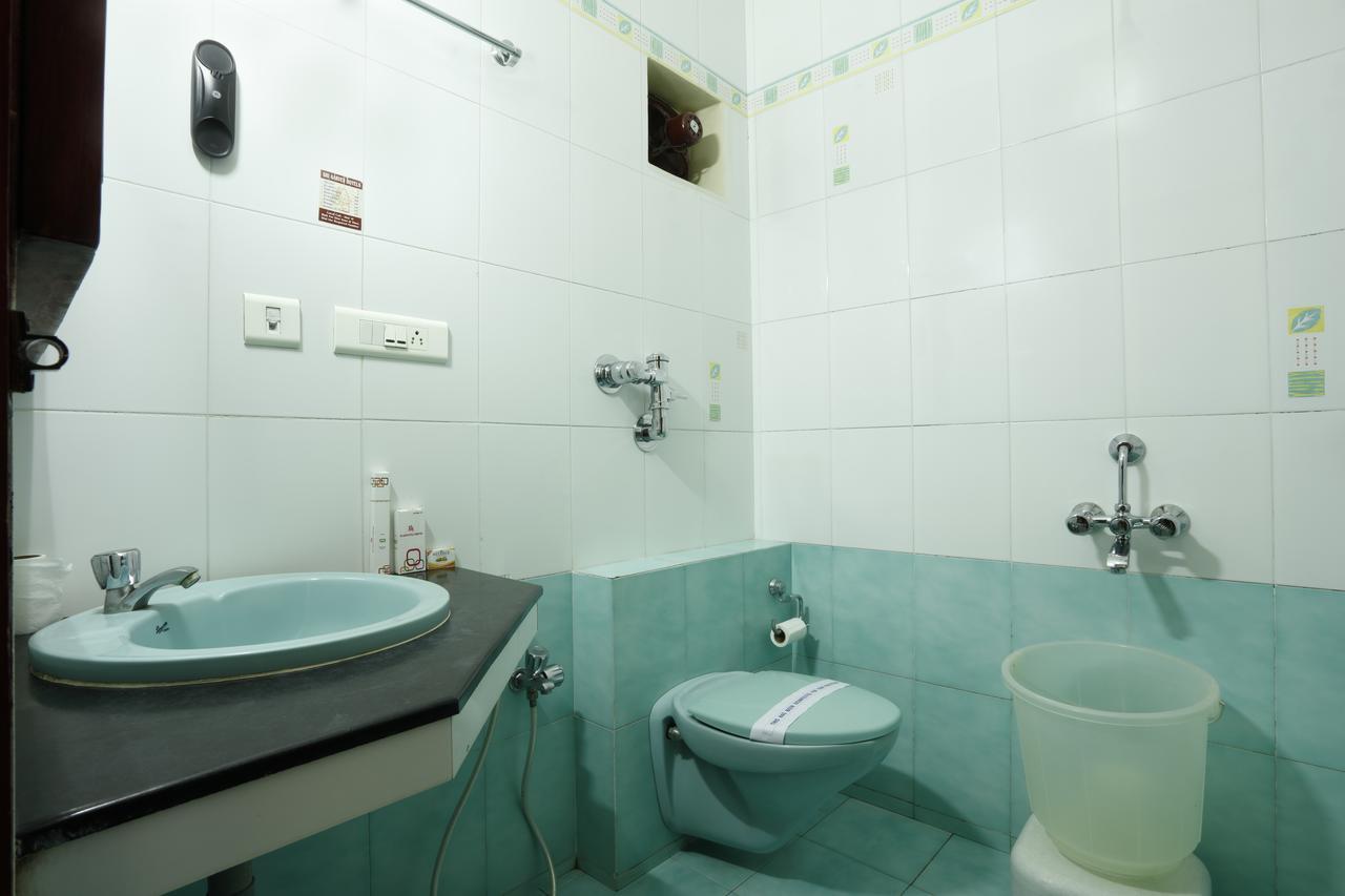Sri Aarvee Hotels Coimbatore Bagian luar foto