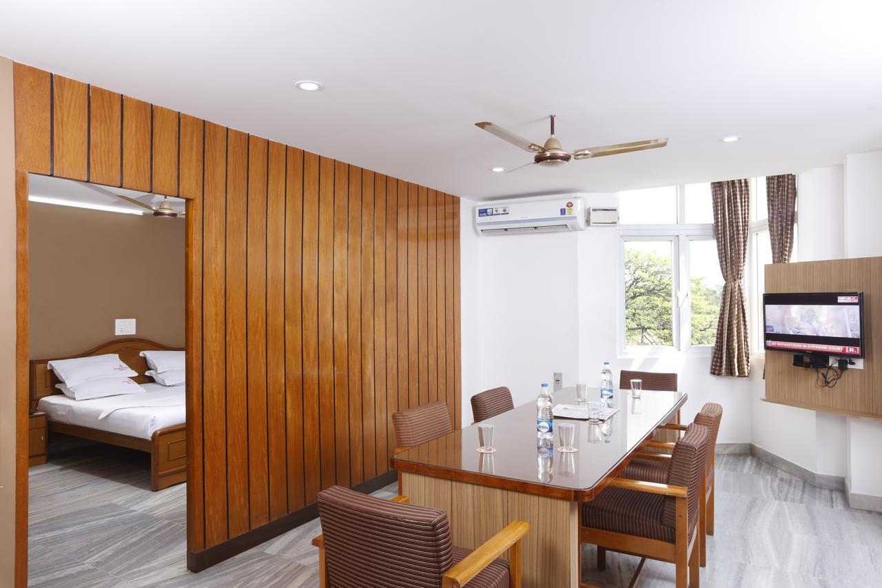 Sri Aarvee Hotels Coimbatore Bagian luar foto