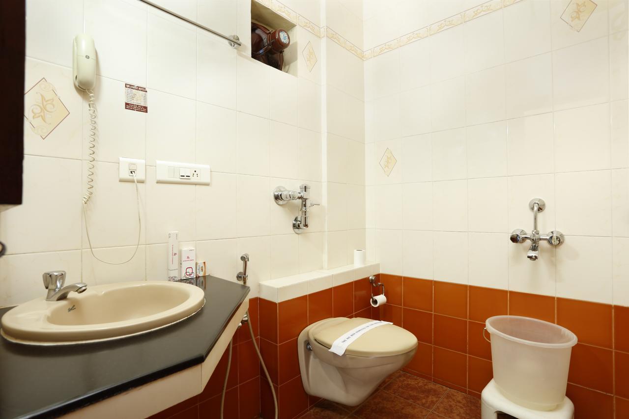Sri Aarvee Hotels Coimbatore Bagian luar foto