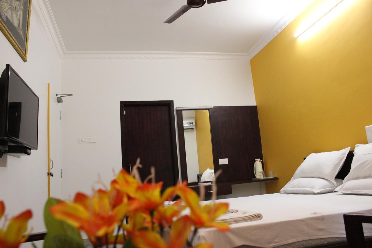 Sri Aarvee Hotels Coimbatore Bagian luar foto
